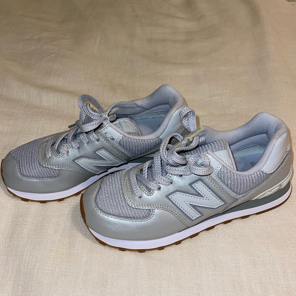 New Balance 574 Women’s 7.5 grey sparkles
